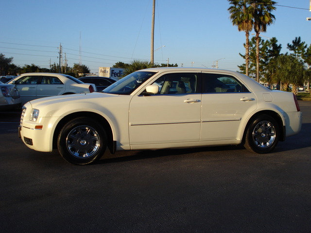 Chrysler 300 White